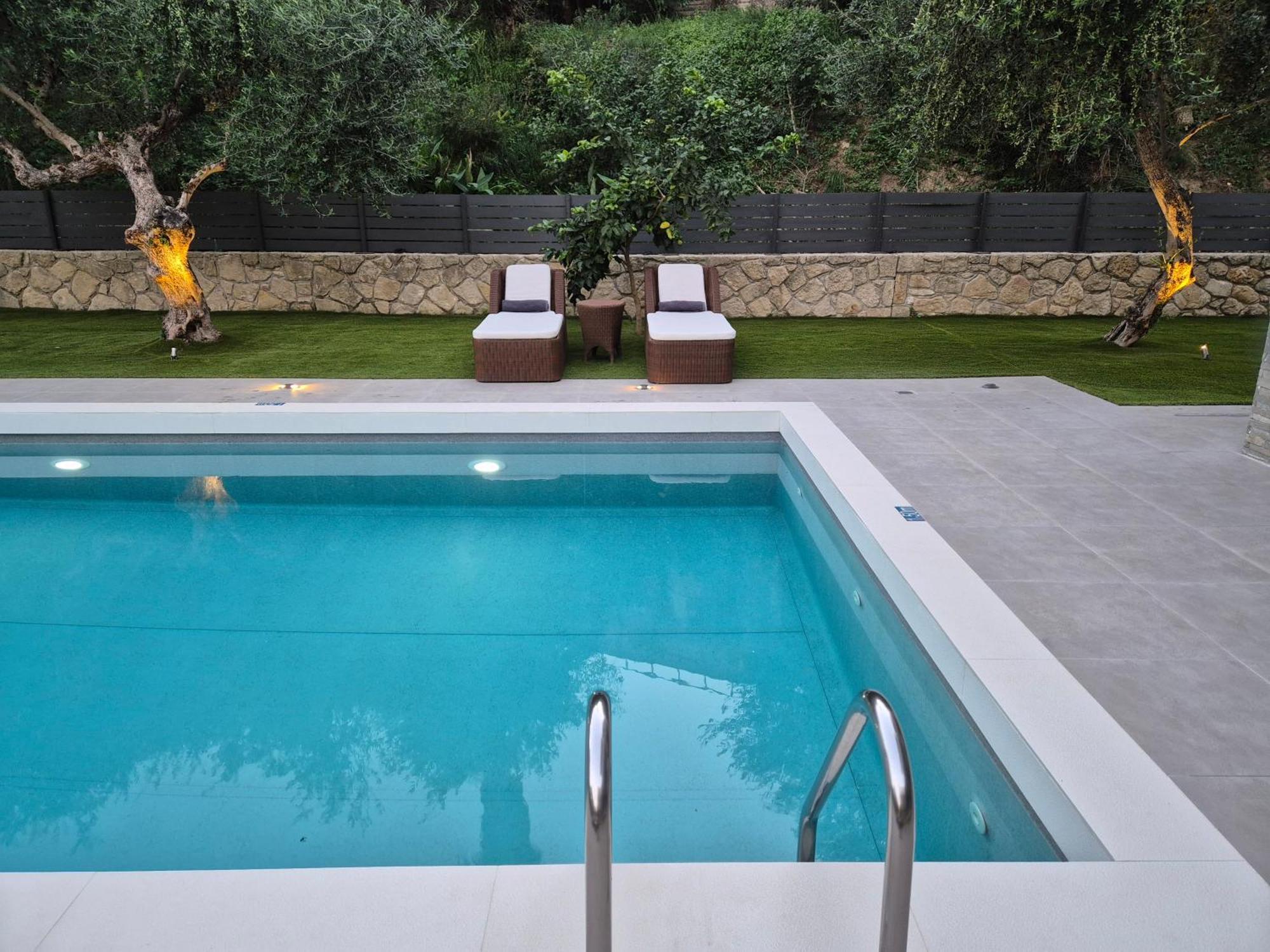 Villa Aguacate Meliti With Heated Private Swimming Pool *